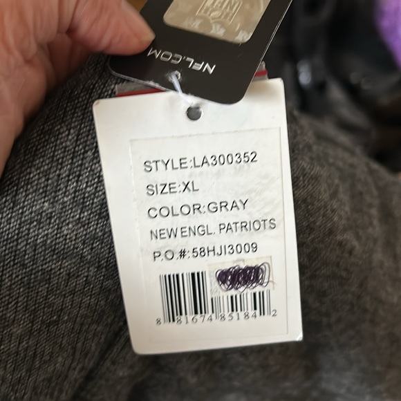 New England Patriots Legacy Button-Up Reversible Vest - Gray - Picture 7 of 9